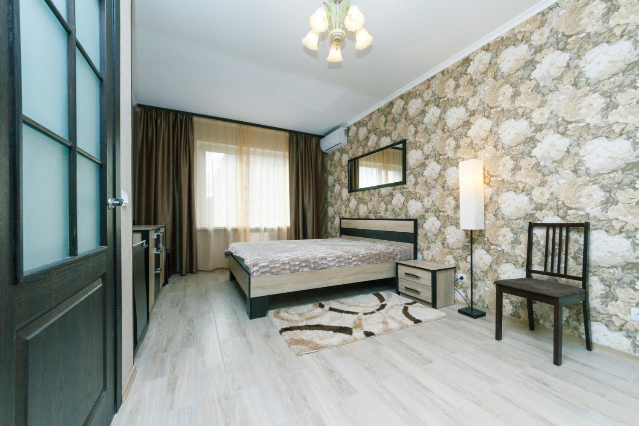 Poznyaky Apartments Patriotika Kyiv Exterior photo