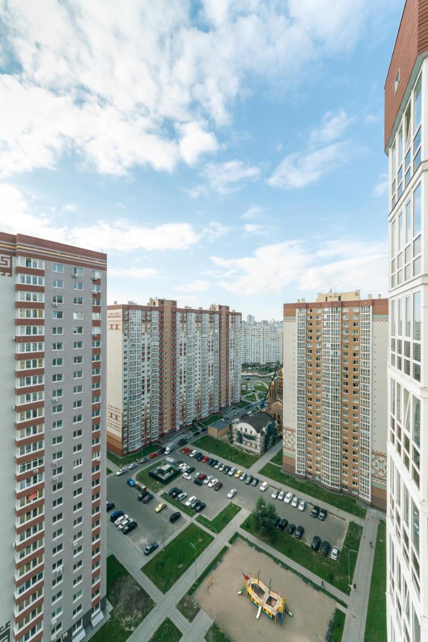 Poznyaky Apartments Patriotika Kyiv Exterior photo