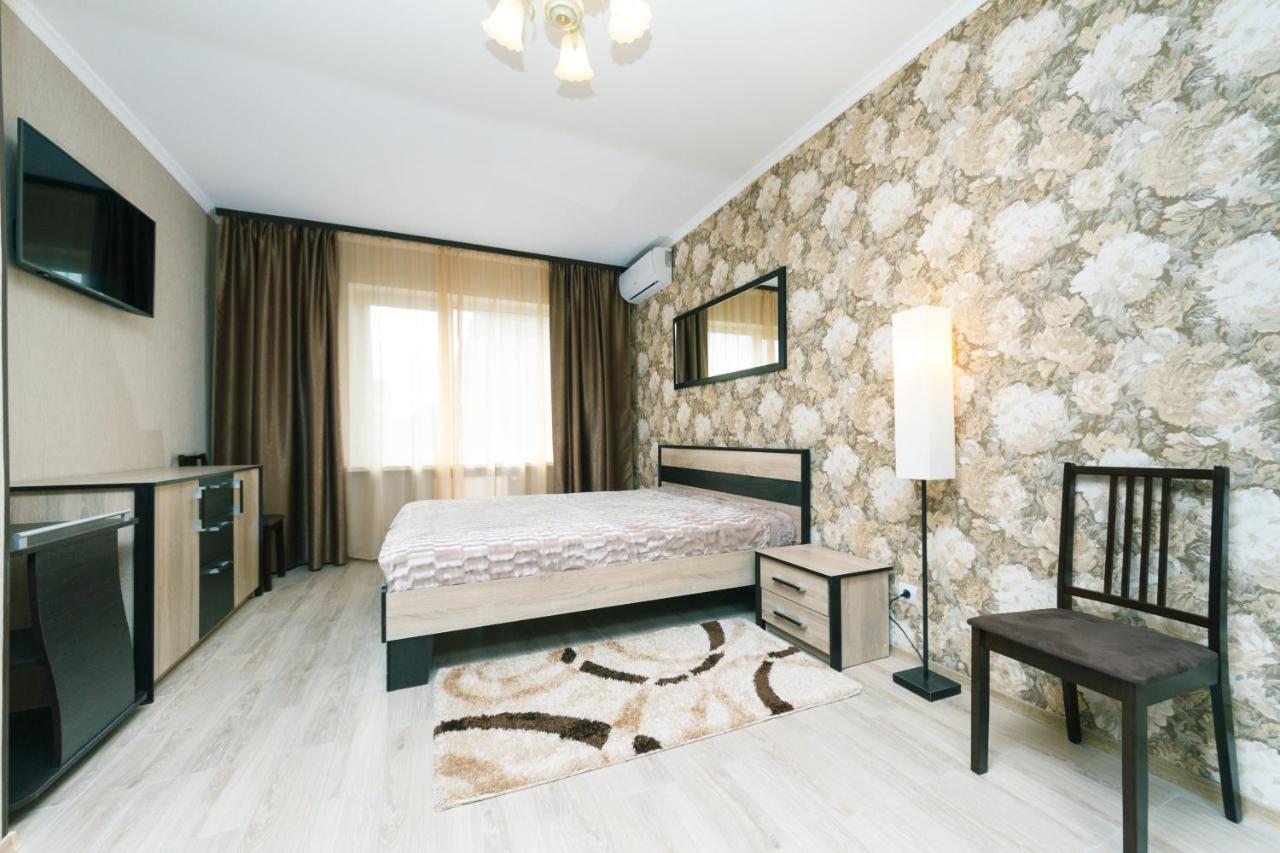 Poznyaky Apartments Patriotika Kyiv Exterior photo