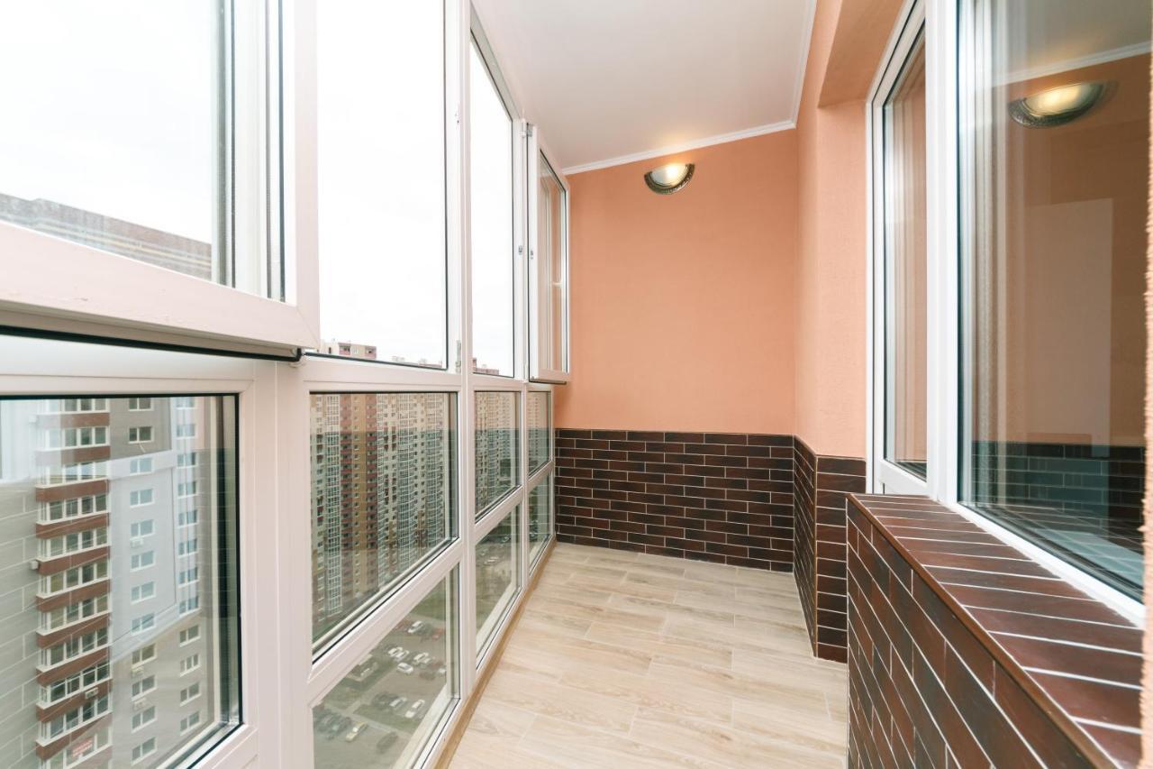 Poznyaky Apartments Patriotika Kyiv Exterior photo