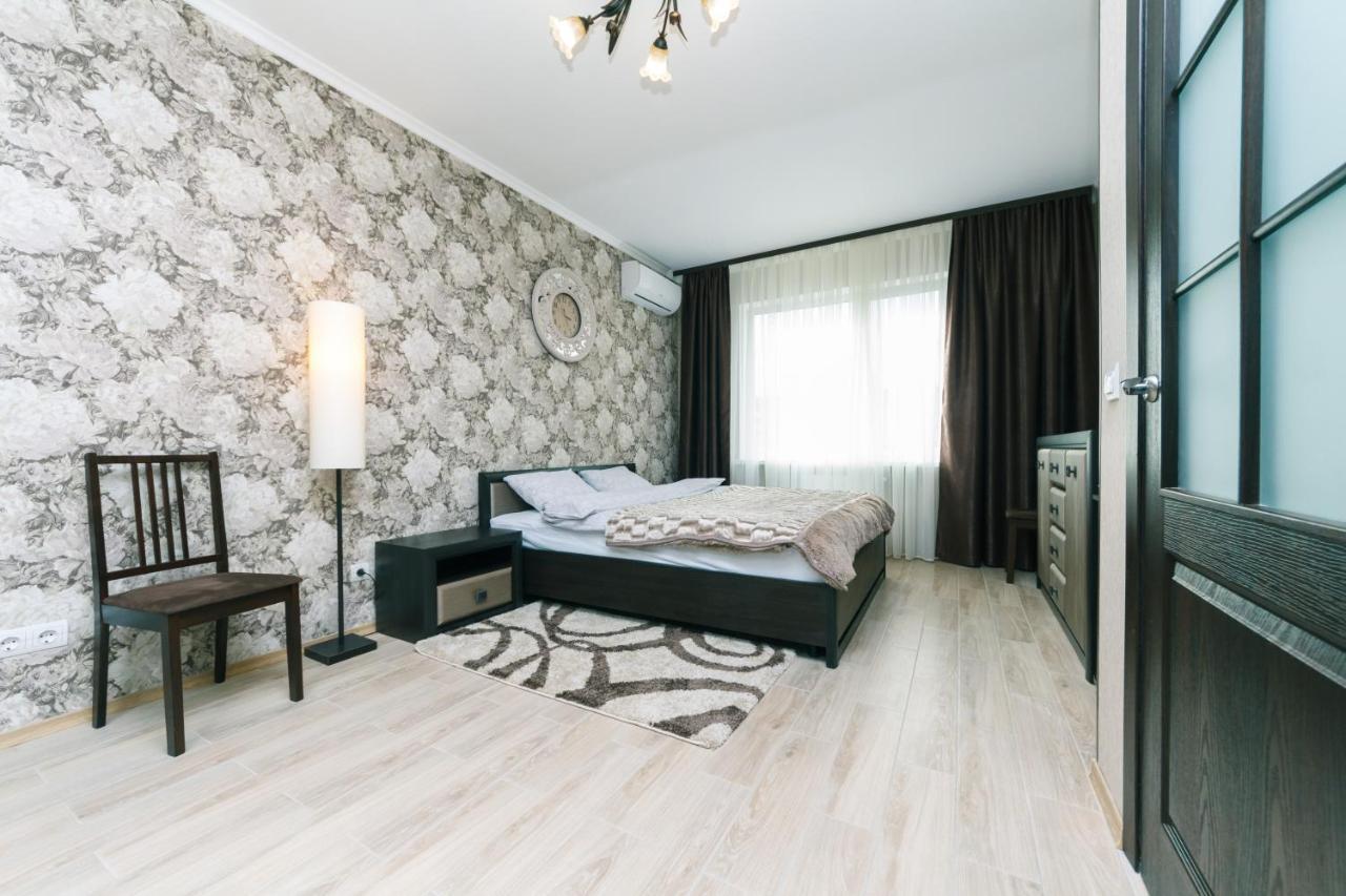 Poznyaky Apartments Patriotika Kyiv Exterior photo