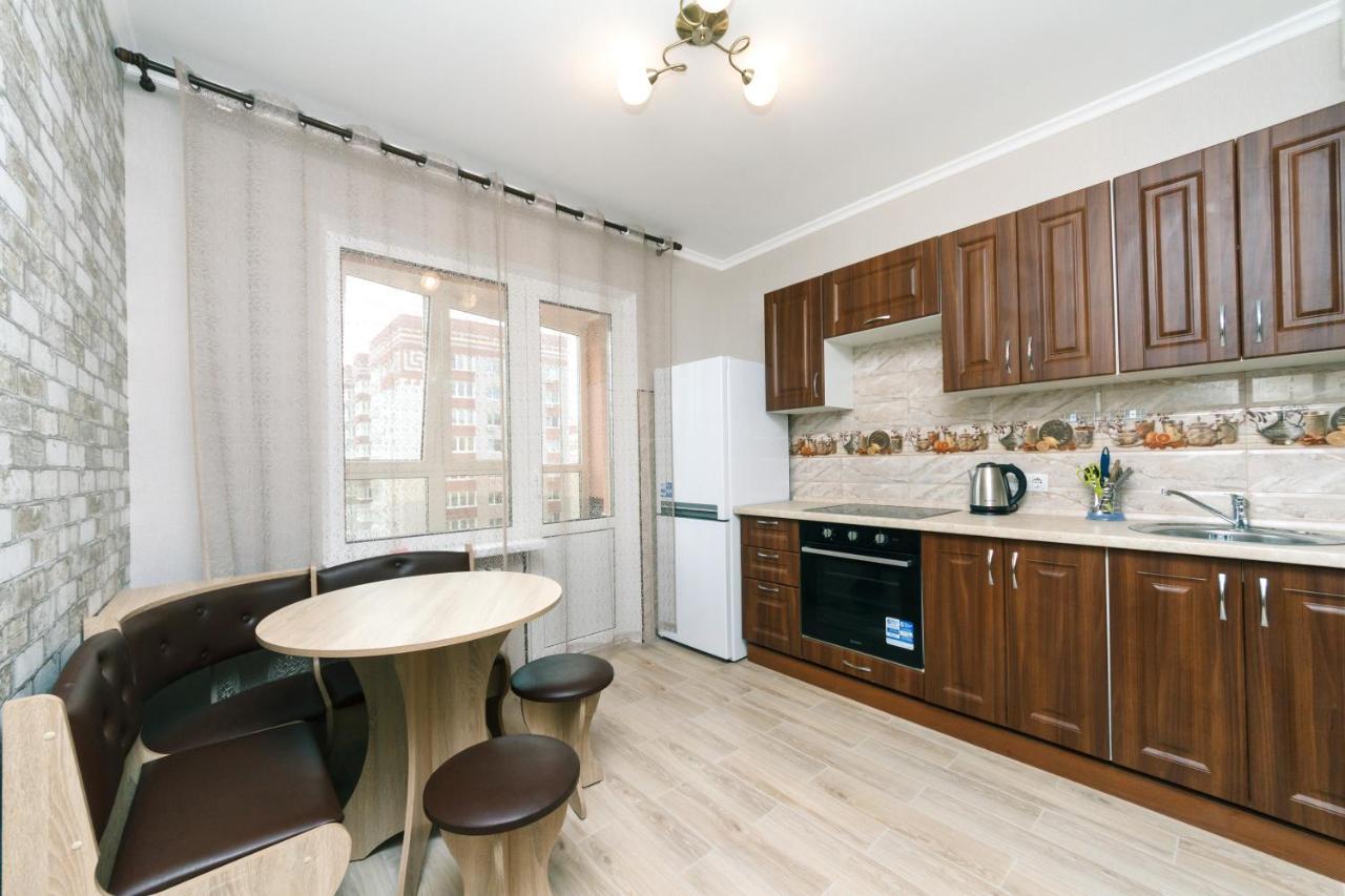 Poznyaky Apartments Patriotika Kyiv Exterior photo