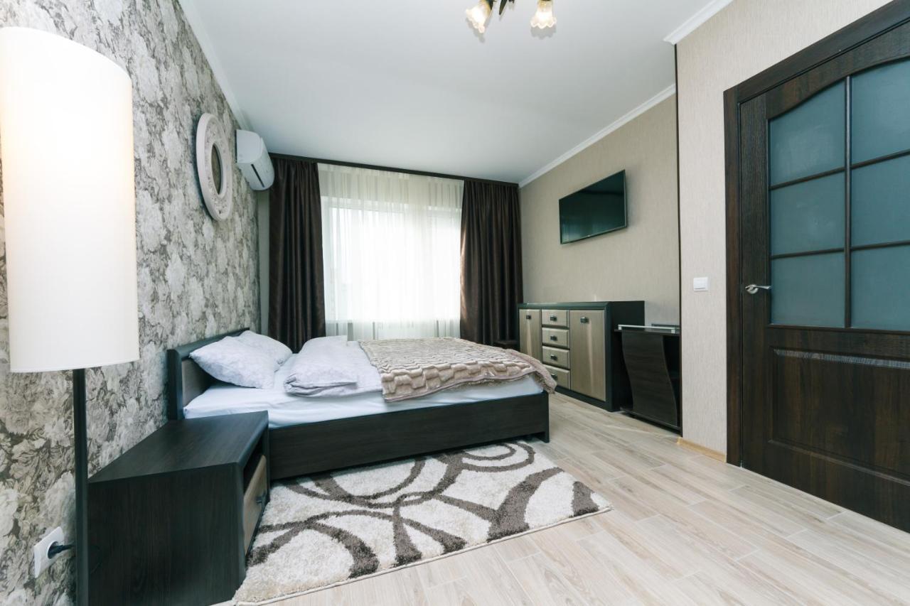 Poznyaky Apartments Patriotika Kyiv Exterior photo