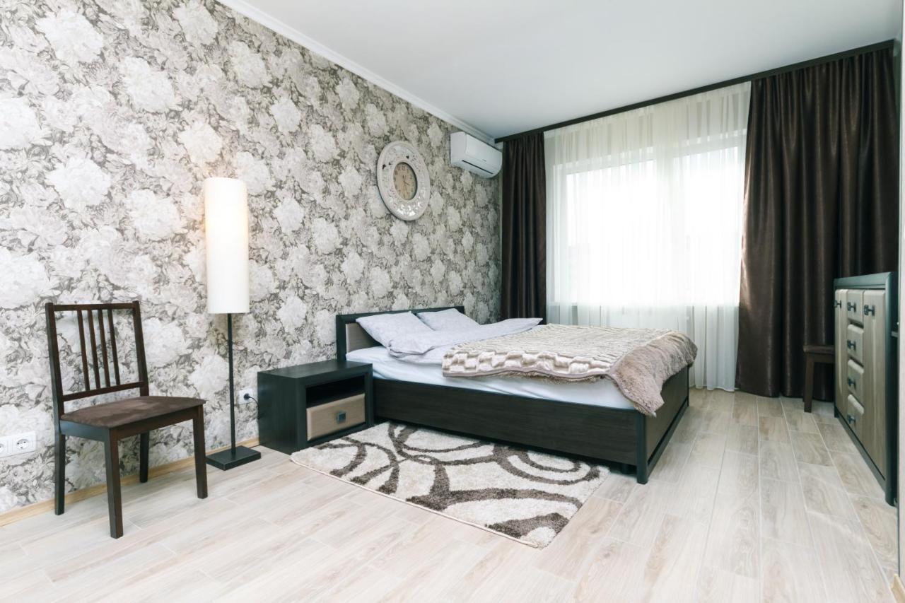 Poznyaky Apartments Patriotika Kyiv Exterior photo